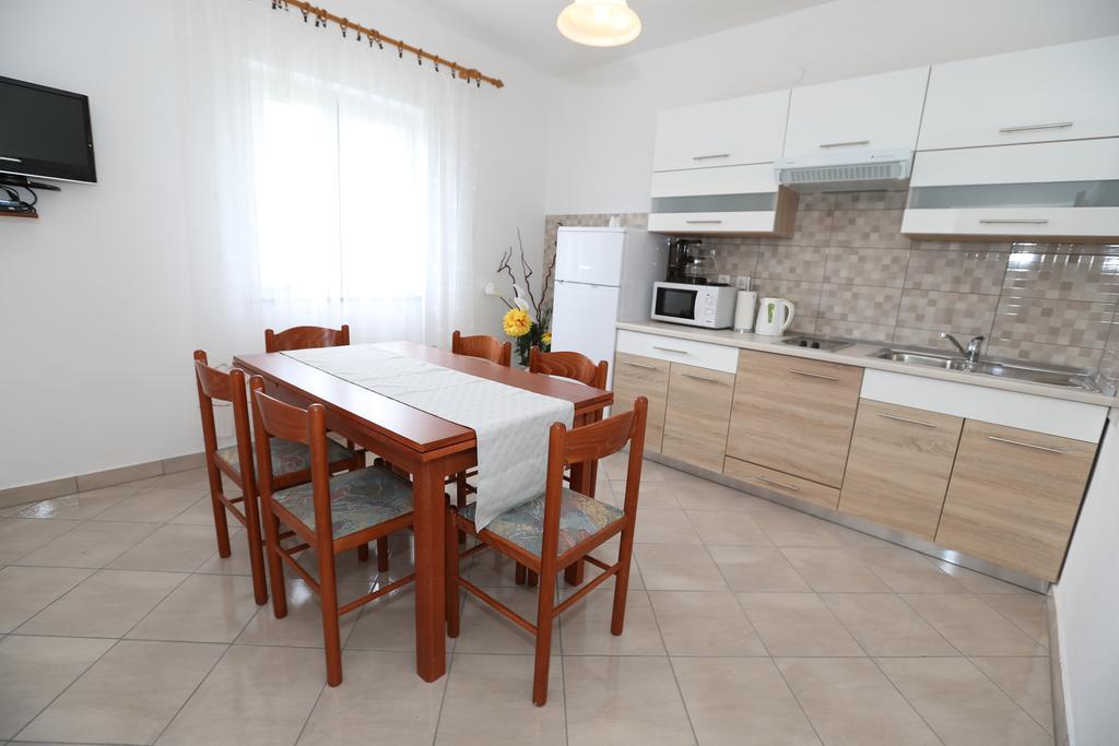 Apartment Vinka *